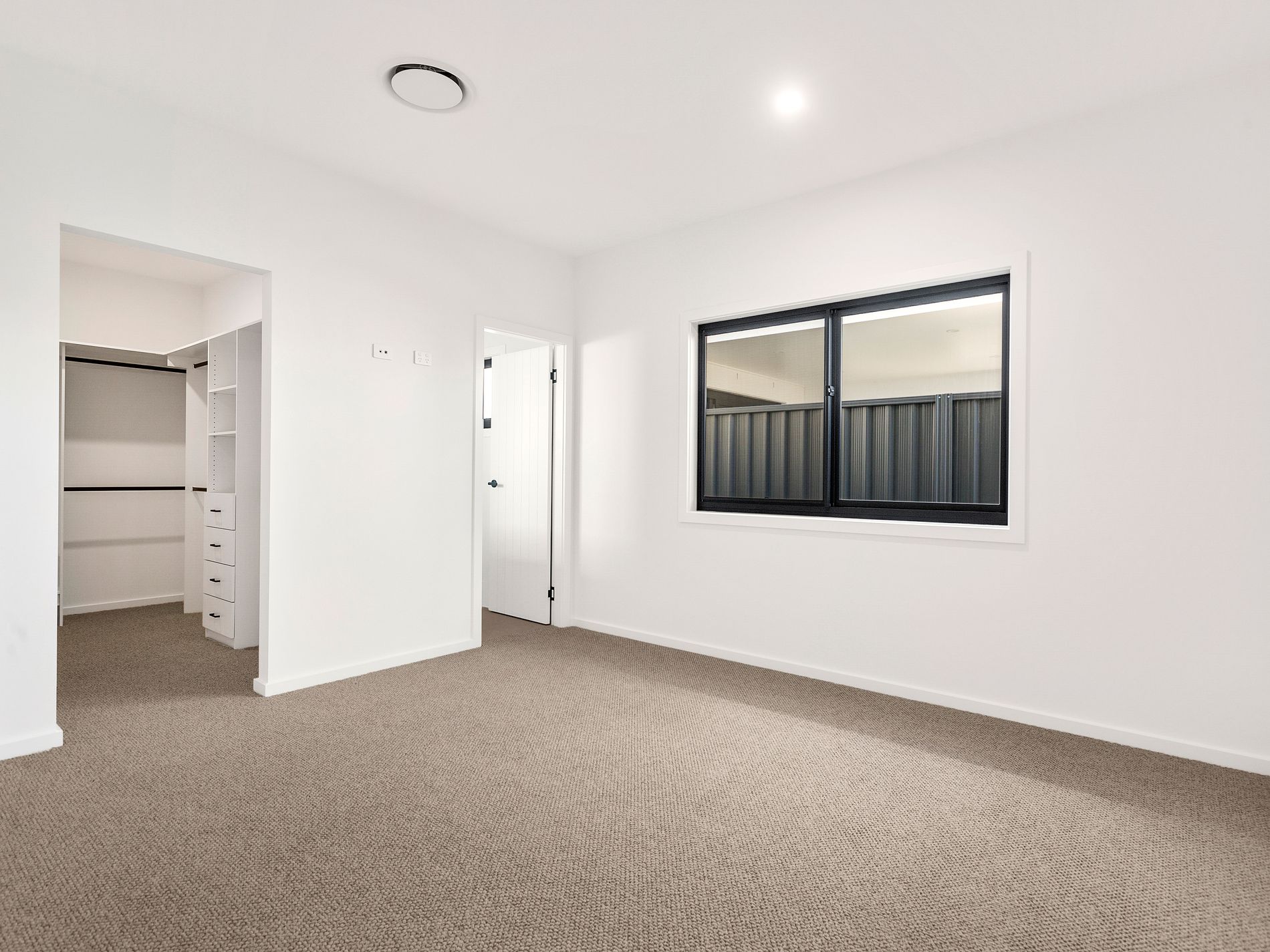 21 Hatter Circuit, Calderwood
