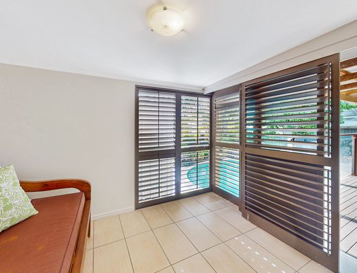Character and Style in old Tewantin (UNFURNISHED) image 18
