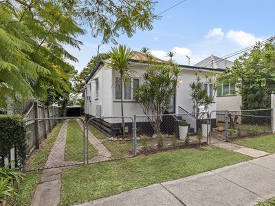 12 Inwood Street, Wooloowin