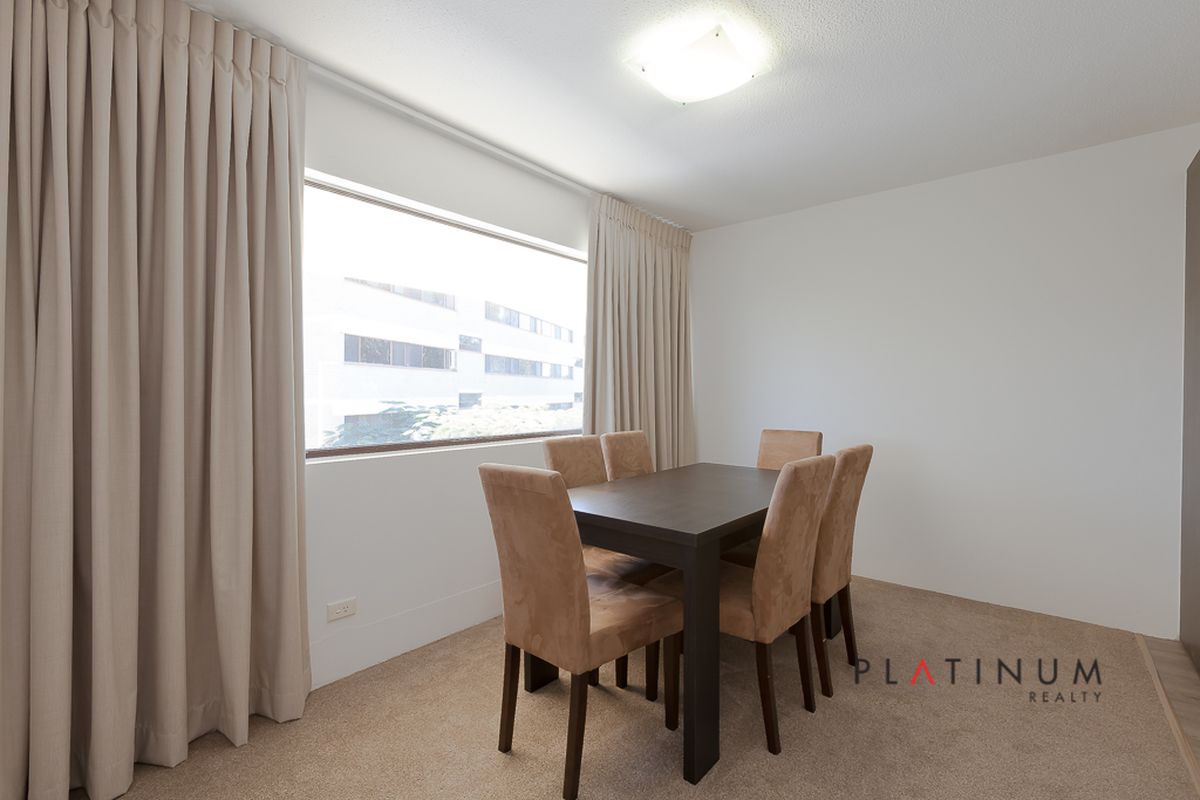 5 / 30 HOLLAND COURT, Broadbeach Waters