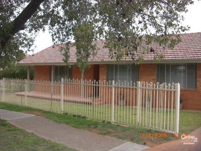 2 Highland Place, Dubbo