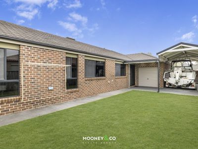 8 Dan Morgan Drive, Cranbourne East