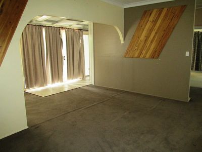 1 Robin road, Longreach