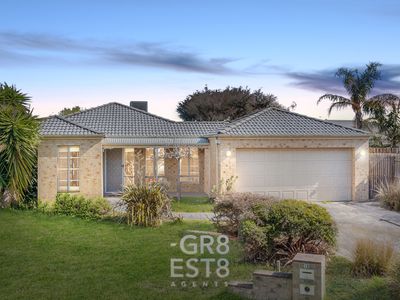12 Saunton Drive, Cranbourne