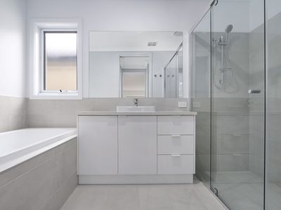 13 AXFORD BOULEVARD, Wodonga