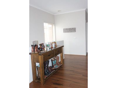 8 / 143 Barrabool Road, Highton