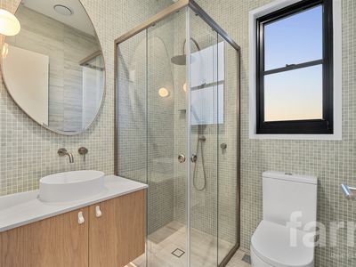 3 / 2 Lyra Avenue, Hope Island