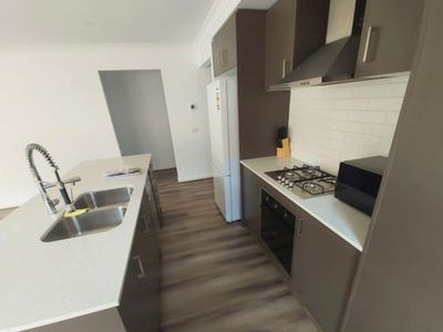 10 Growth Drive, Weir Views
