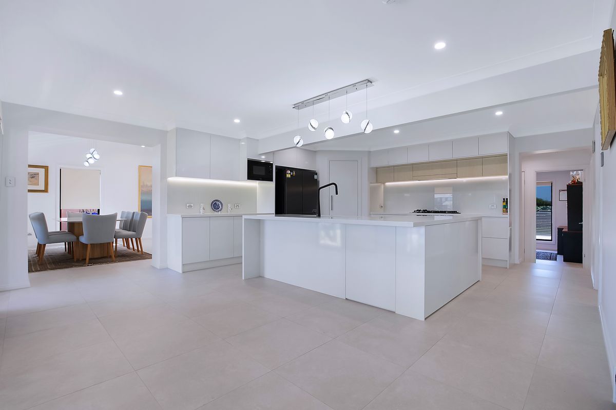 6 Sternlight Court, Cleveland