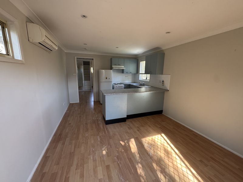 11 Dredge Avenue, Moorebank
