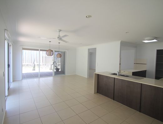 Large family home Peregian Springs image 12