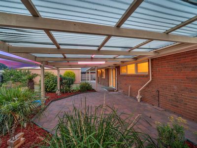 6 Ayres Close, Cranbourne North