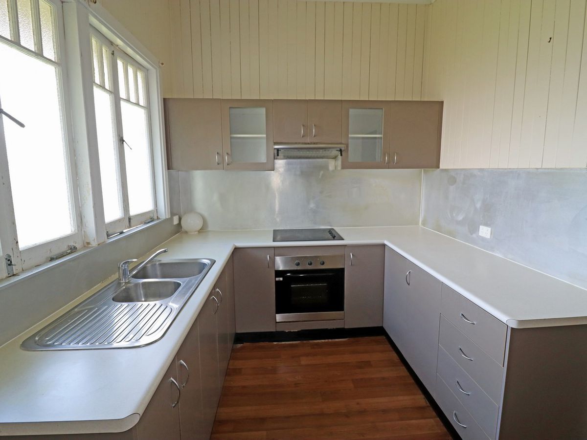 13 Grau Street, Atherton