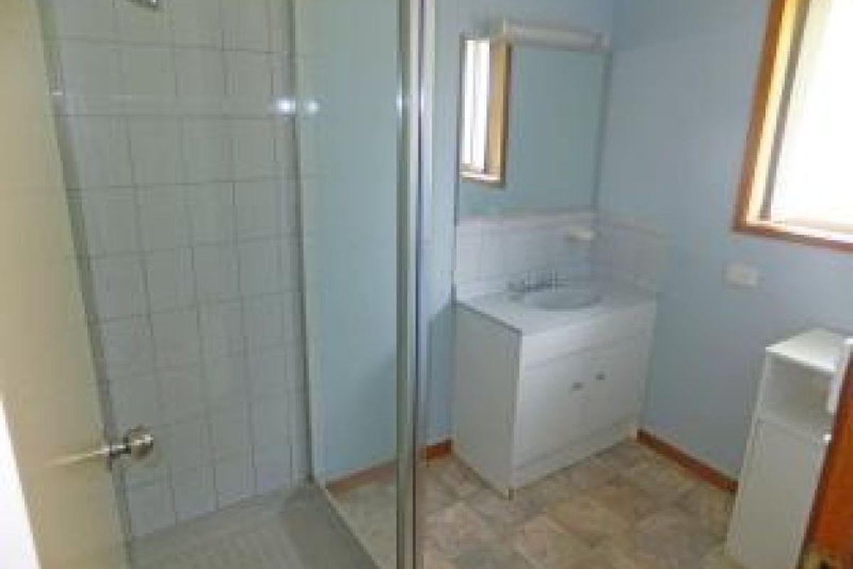 2 / 1 Corella Crescent, Kyabram