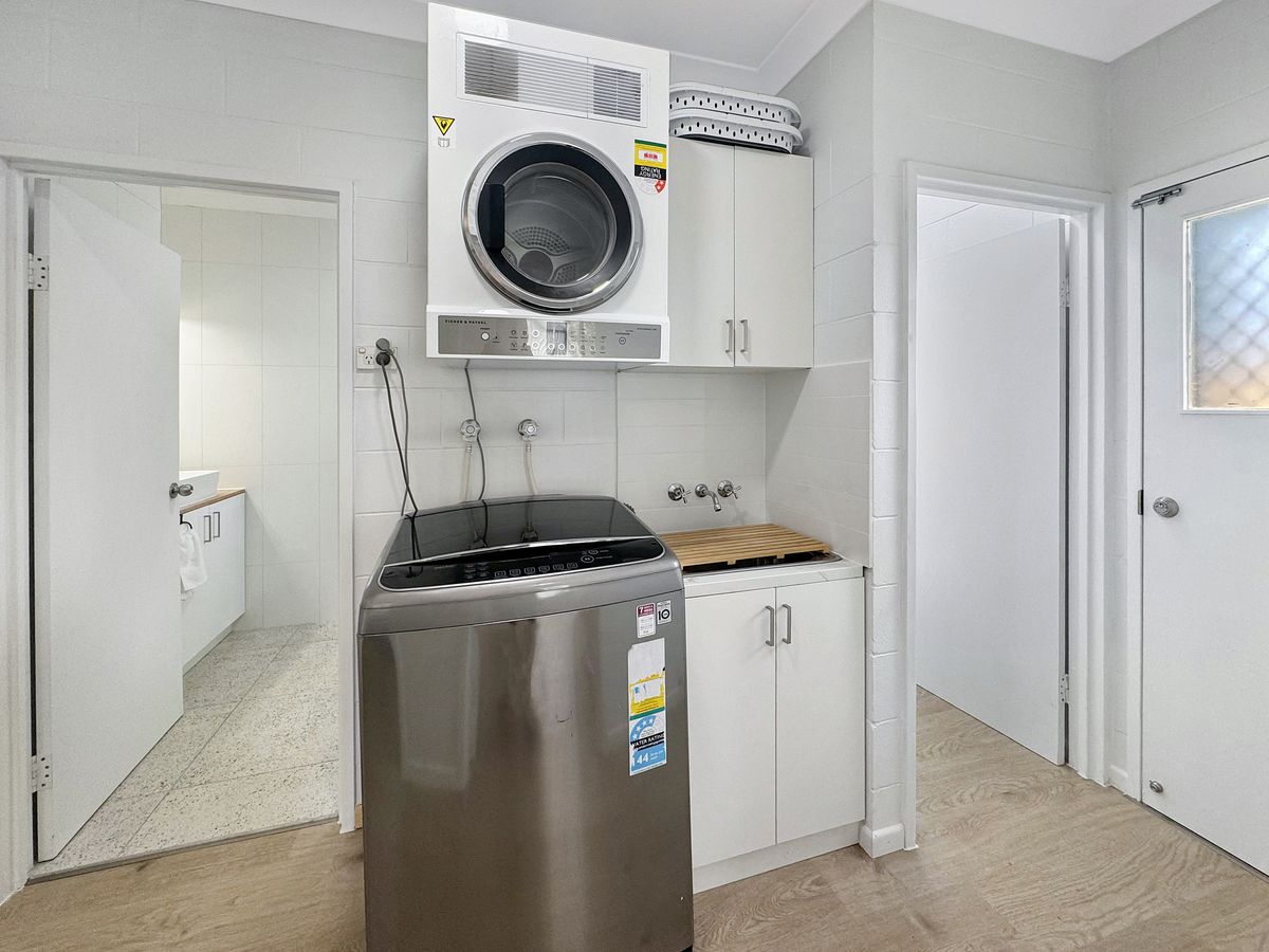 31 Danzer Drive, Atherton