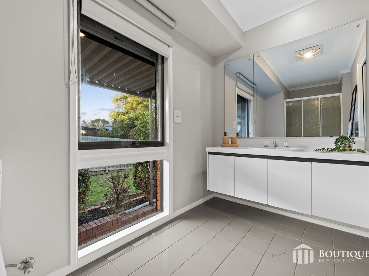 21 Bellbrook Drive, Dandenong North