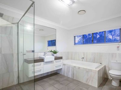 56 Blue Hills Drive, Bunya