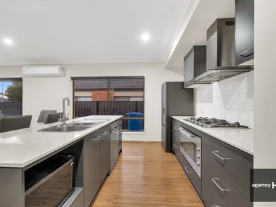 4 Lusitano Way, Clyde North