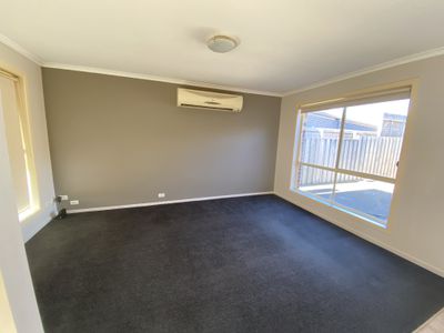 2 / 24 Coolabah Crescent, Hoppers Crossing