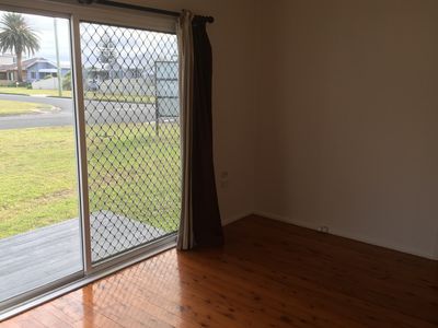 1 / 4 Banksia Avenue, Windang