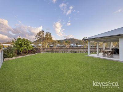 20 Creekside Parade, Julago