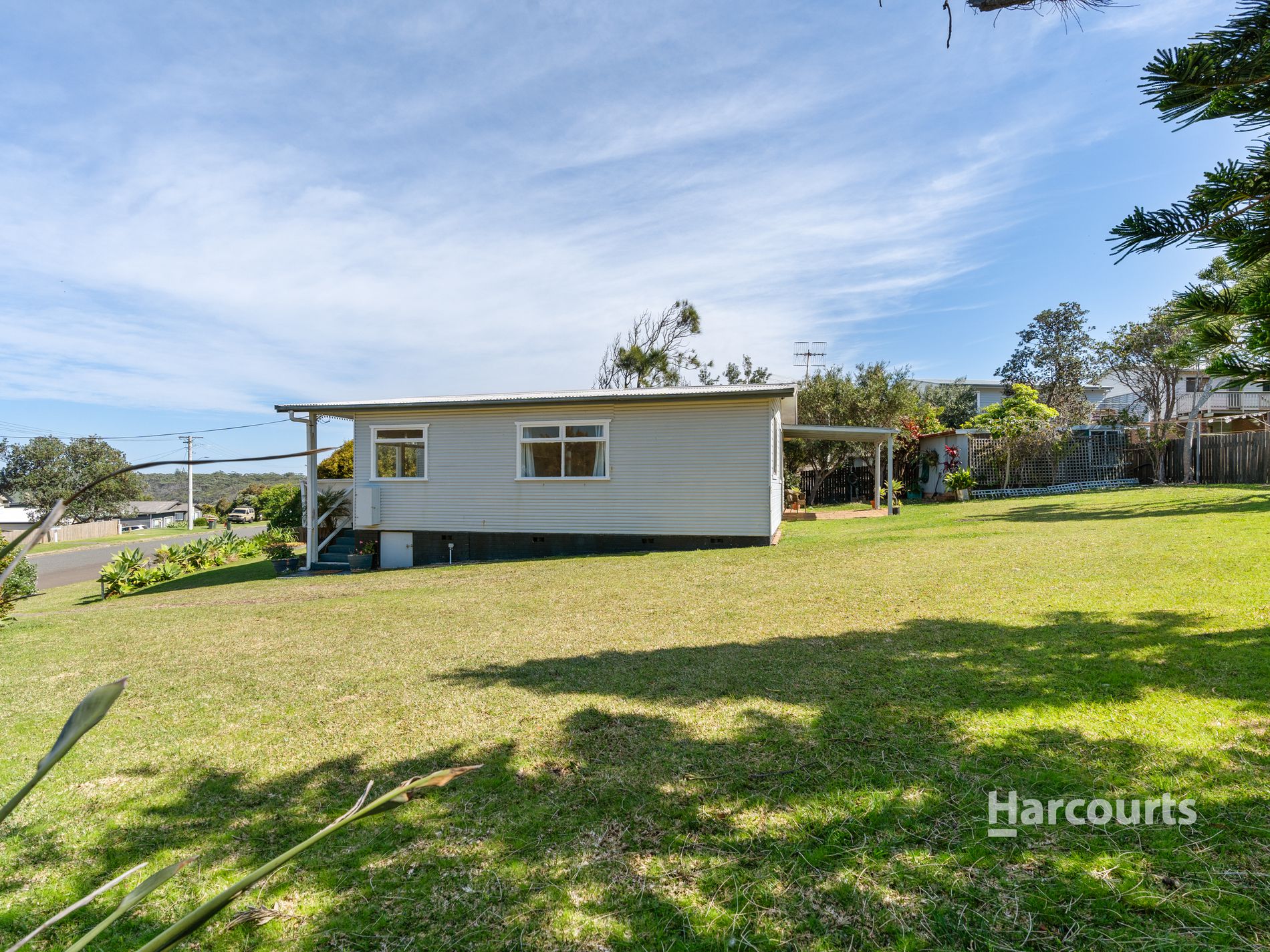 56 Sunset Strip, Manyana