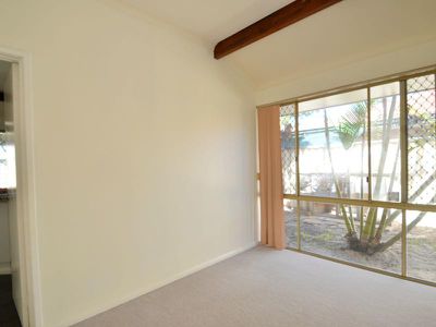 19 Forest Lake Drive, Thornlie