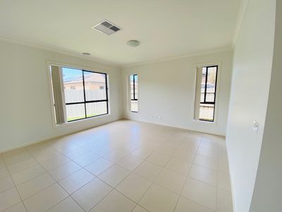 10 Partridge Way, Point Cook
