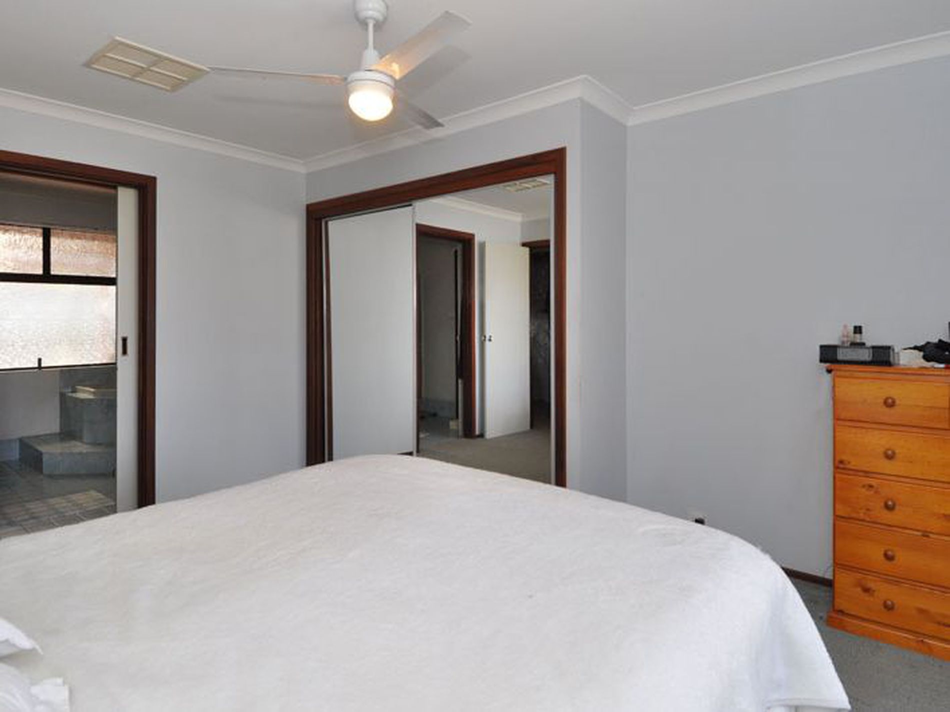 9 Compton Court, Hannans