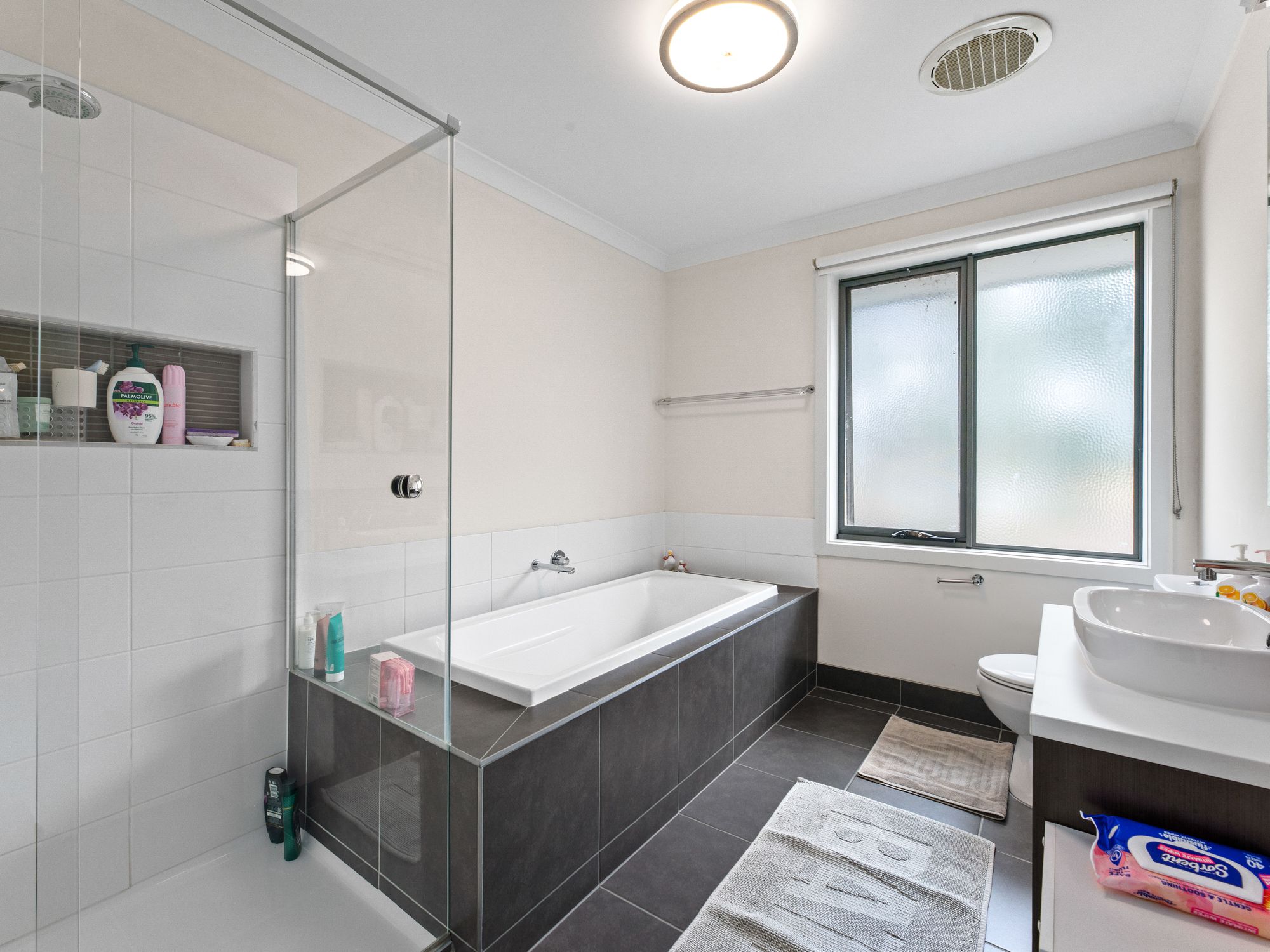 27 Parkmore Crescent, Westmeadows