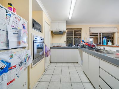 2 Beech Court, South Lake
