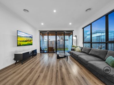 7 Walhallow Drive, Clyde North