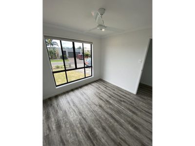 1 / 10 Satinwood Avenue, Urraween