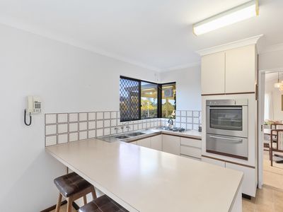 12 / 4 Perina Way, City Beach