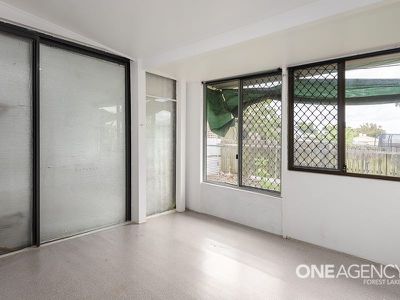 14 Sunbird St, Inala