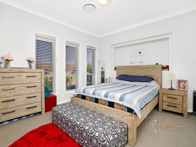 42 Feathertop Avenue, Minto