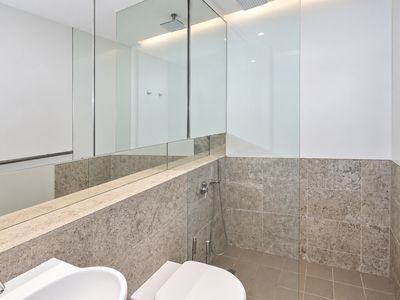 2004 / 8 Adelaide Terrace, Perth