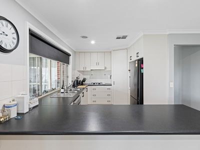 10 SLICE COURT, West Wodonga