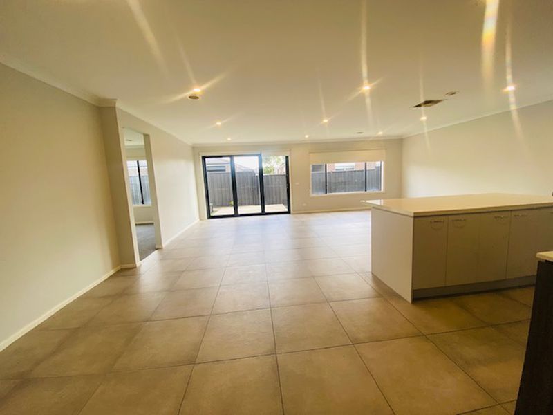 15 Emblem Street, Tarneit