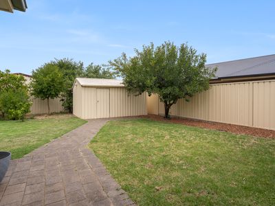 12 Strathaird Boulevard, Smithfield