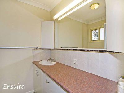 16 Sunningdale Avenue, Rochedale South