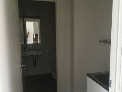 83  Crossacres , Doolandella