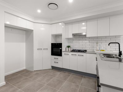2 / 2 Olympic Street, Forbes