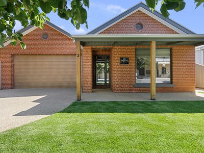 2 Bank Street, Avenel