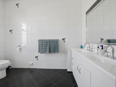 379 Evandale Road, Western Junction