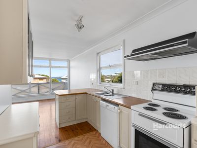 56 Sunset Strip, Manyana