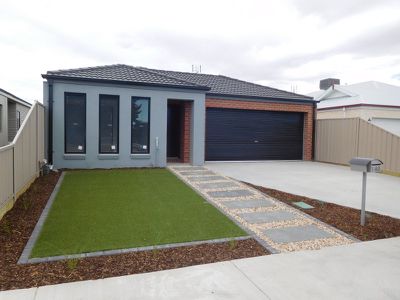 01 / 40 Vine Avenue, Horsham