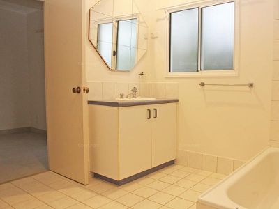 6 Campden Court , Gray