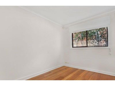 1 / 42 Middle Road, Maribyrnong
