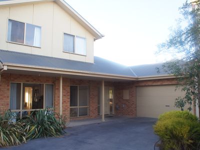 4 / 16 McTavish Boulevard, Horsham